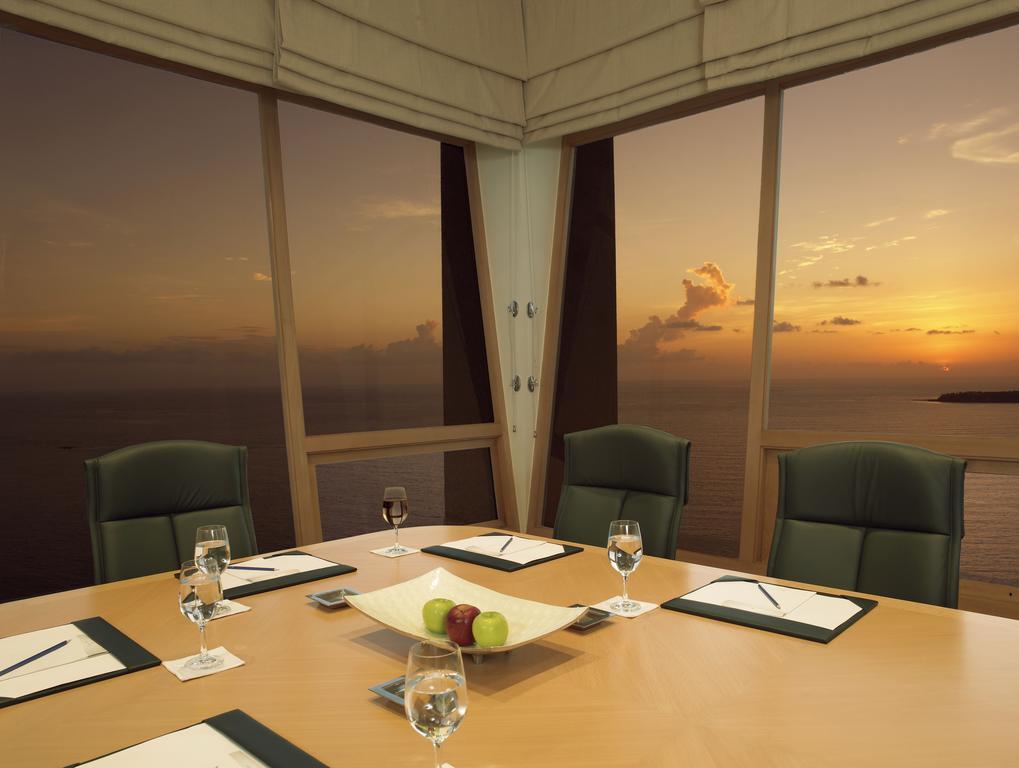 Trident Nariman Point Hotel Mumbai Exterior foto Boardroom at the 101 Tower